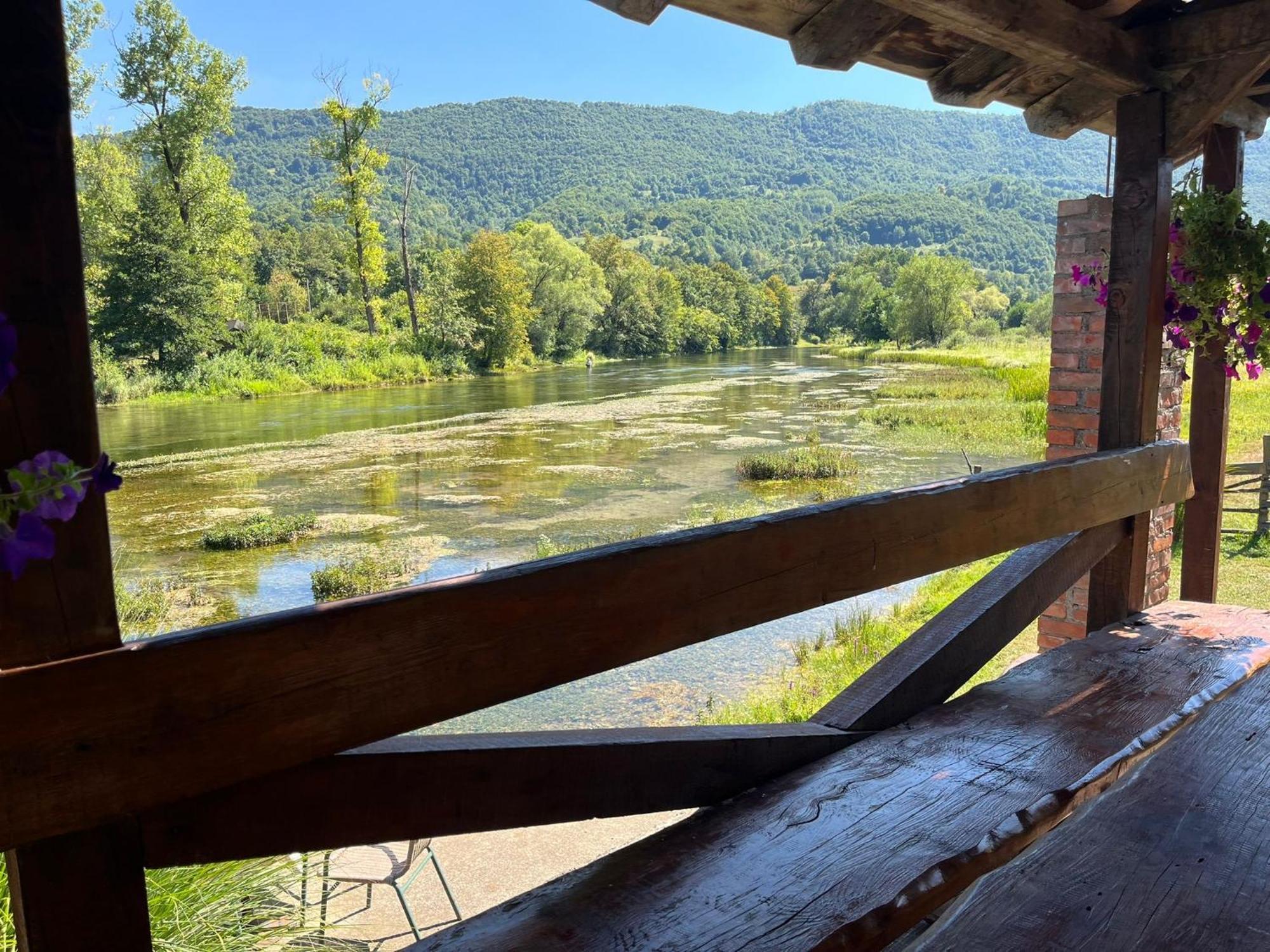 Bed And Breakfast Family Djukic Sipovo Bagian luar foto