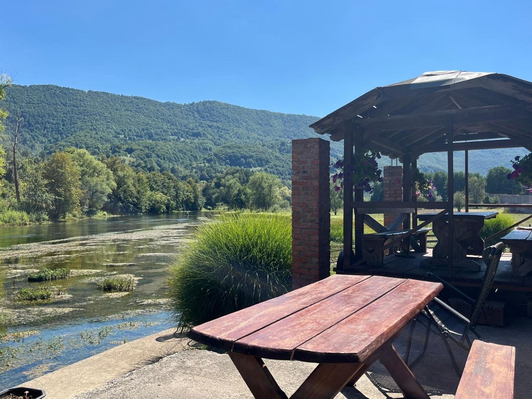 Bed And Breakfast Family Djukic Sipovo Bagian luar foto