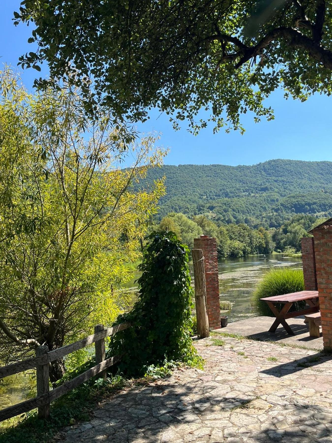 Bed And Breakfast Family Djukic Sipovo Bagian luar foto