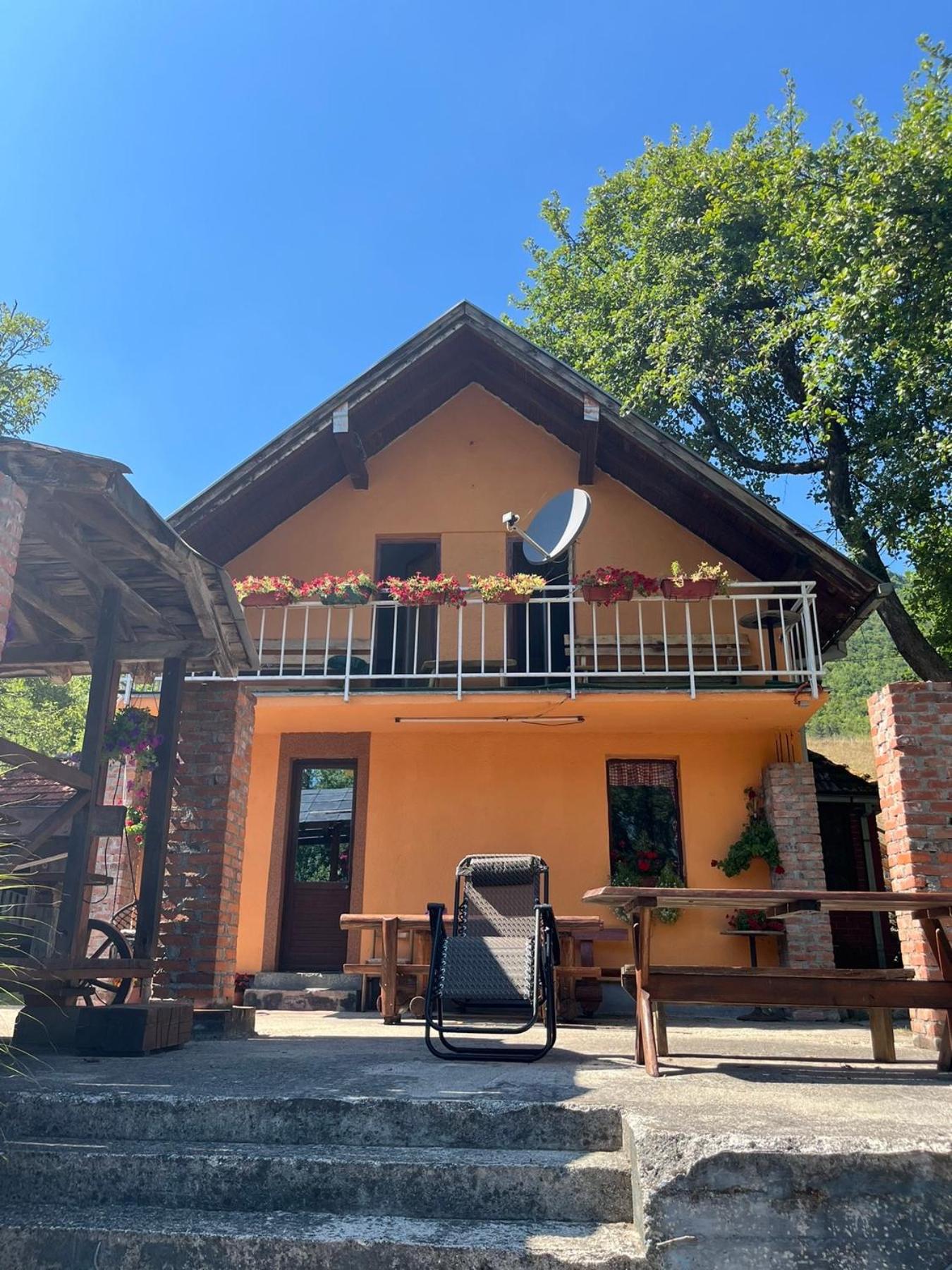 Bed And Breakfast Family Djukic Sipovo Bagian luar foto