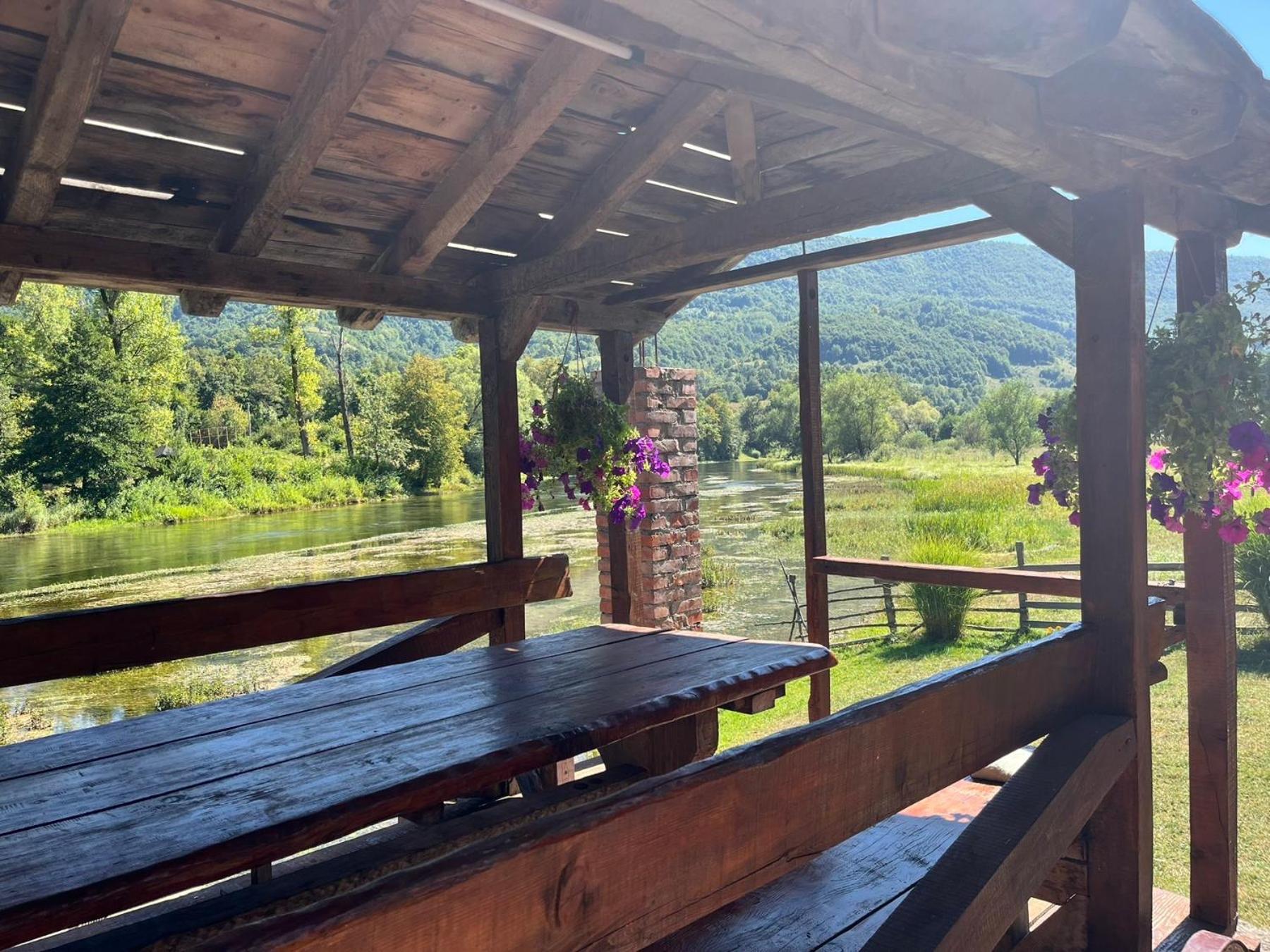 Bed And Breakfast Family Djukic Sipovo Bagian luar foto